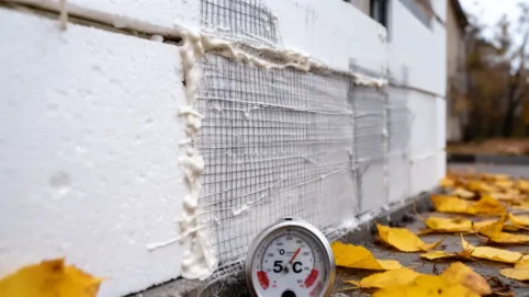 Do jakiej temperatury można kleić siatkę na styropian