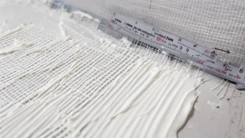 Ile kleju do zatapiania siatki na m2